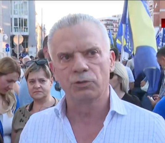 SUKOBI POLITIČARA NA PROSVJEDU: Kojović: Džaferović zloupotrijebio proteste; Radončić: On je šef države