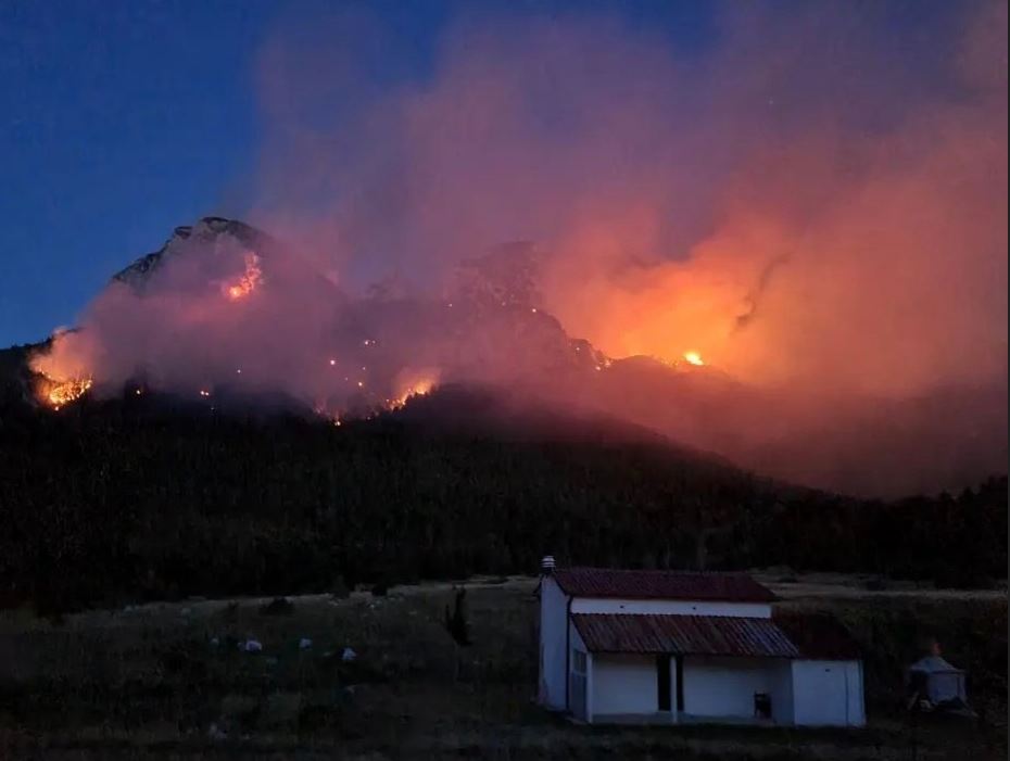Blidinje i dalje bukti: proglašeno je stanje prirodne nepogode, pozivaju se fizički spremni dobrovoljci da dođu gasiti požar