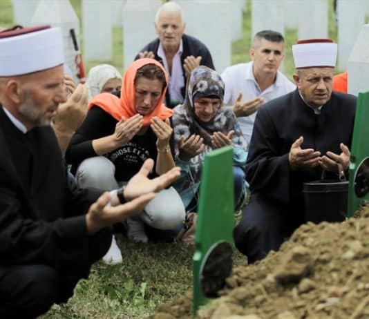 Blizanci Semir i Samir Hasanović ukopani pored brata i oca