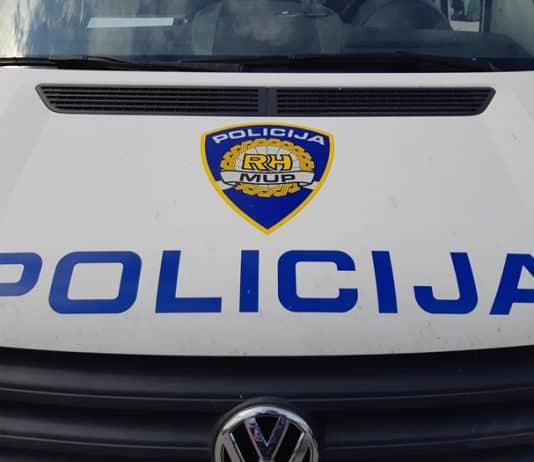 Doboj: Poginuo pokušavajući da leđima zaustavi vlastiti automobil