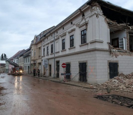 Franjevci Bosne Srebrene obnovili još dvije obiteljske kuće u Petrinji