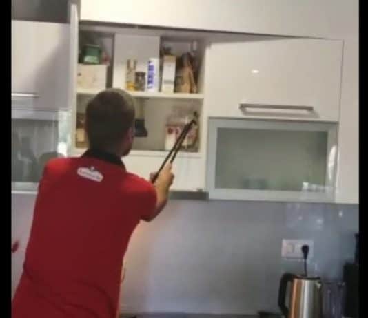 Grude: Žena pronašla živu zmiju u kuhinjskoj napi