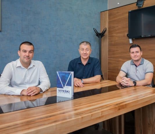 Ljetopis uručen bh. gospodarstveniku godine Nikoli Franjiću i vlasniku Čardaka Mirku Šakiću