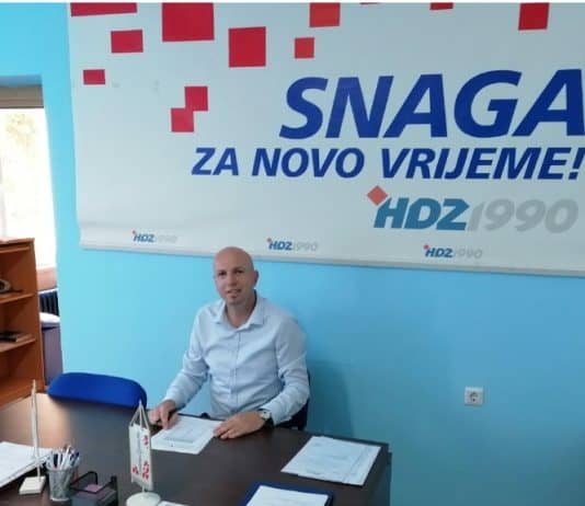 OO HDZ1990 VITEZ: JP Vitkom manipulira problemom vode, a umirovljenici moraju zbog toga kupovati flaširanu vodu