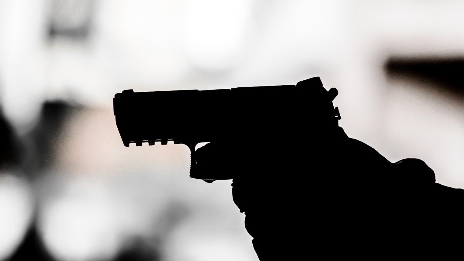 Policija intervenirala u crkvenom dvorištu u Tesliću, muškarac je kod sebe imao pištolj i metke…