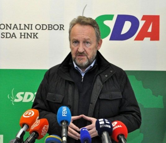 SIP: SDA kažnjena jer je “gurala” Izetbegovića u anketi sarajevskog portala