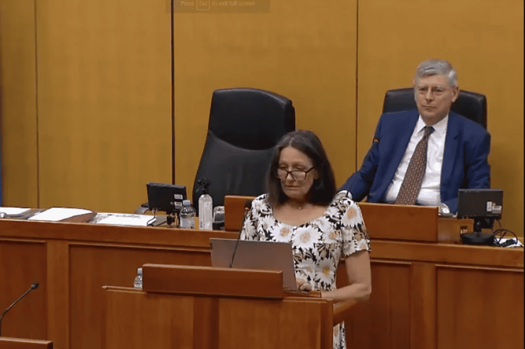 Saborska zastupnica izgubila govor, zbunila se i vratila natrag u klupu