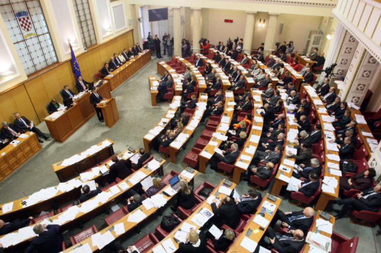 Saborski zastupnik o potencijalnoj Schmidtovoj odluci: Neka konačno počne raditi svoj posao ili neka se makne!