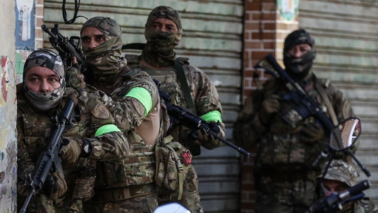 Tijekom policijske akcije poginulo 18 ljudi, stradao i policaja, vodila se velika borba s dilerima