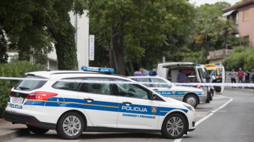 Tuga u Hrvatskoj: Dječak (14) ispao iz vozila i na mjestu preminuo: “osobno vozilo je sletjelo na zemljanu površinu…”