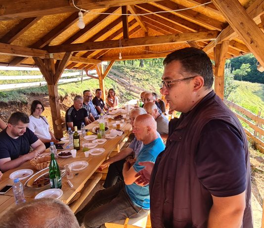 U Bučićima organiziran ručak zahvale za fra Marinka i dobrodošlica novom župniku (FOTO)