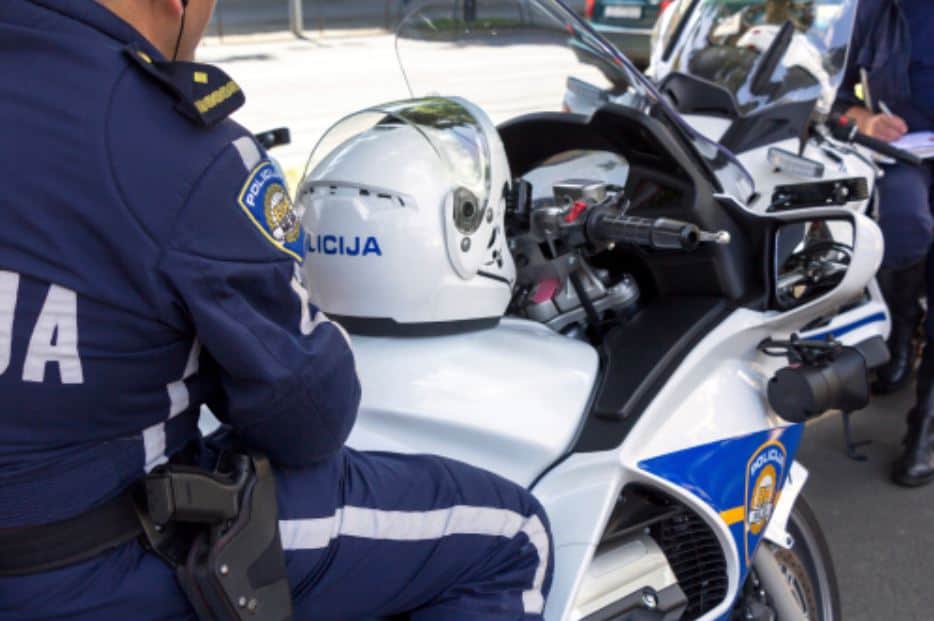 U Hrvatskoj uhićena trojica Gruzijaca zbog pokušaja ubojstva trojice mladića Hrvata: ozlijeđeni su dobili ubodne rane i prevezeni u riječki KBC