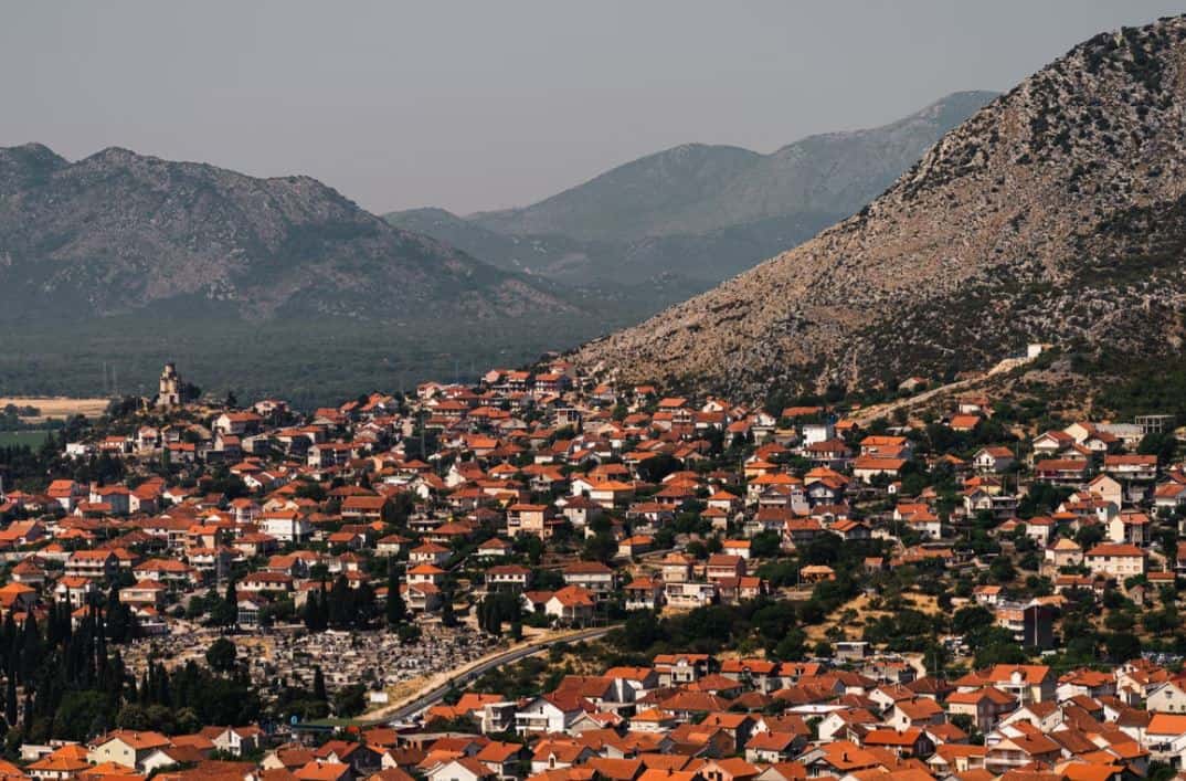 U ovom gradu u Hercegovini kvadrat stana dostiže i nevjerojatne 4 i pol tisuće maraka: proda ih se između 400 i 500 na godinu