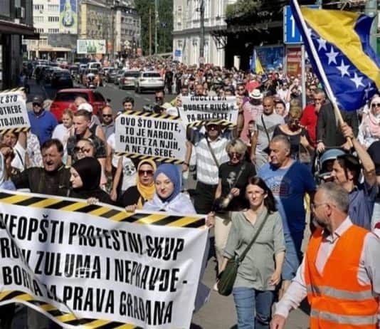 Započeli veliki protesti u Sarajevu protiv vladajuće koalicije, uzvikuju “vratite 500 maraka”
