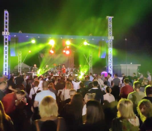 Uz koncert Hladnog piva održan prvi Beer Fest u Novom Travniku (FOTO)