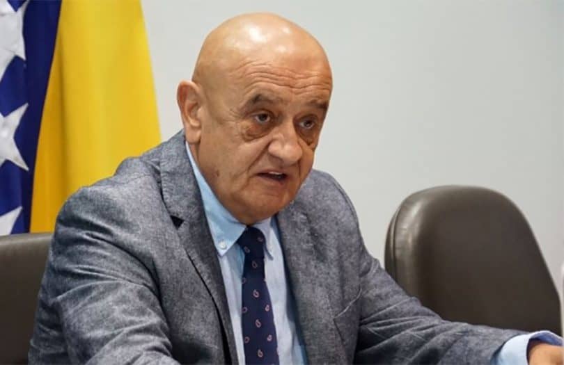 Bevanda javno upr’o prstom u svog zamjenika, kaže da iznosi monstruozne laži i prljavštine