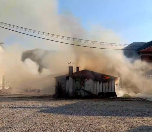 VELIKI POŽAR U BUSOVAČI: U vatri “nestala” slastičarna Palma(VIDEO)