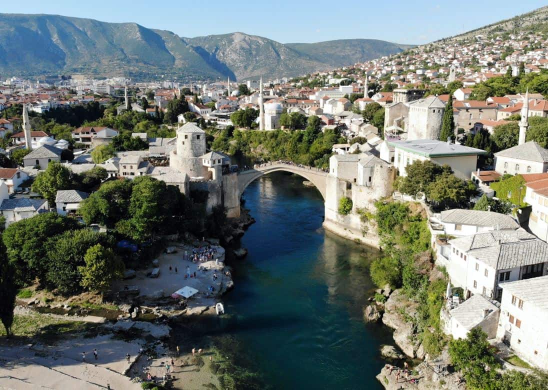 Boška Ćavar nije glasala za izbacivanje križa i zastave hrvatskog naroda u BiH iz institucija Grada Mostara, naljutio joj se stranački kolega