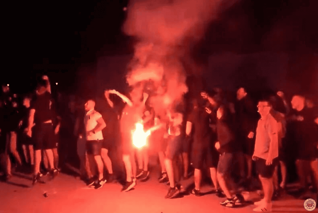 Ludnica u sitne sate u Mostaru: Ultrasi dočekali igrače Zrinjskog, Jakirović najavio Slovan