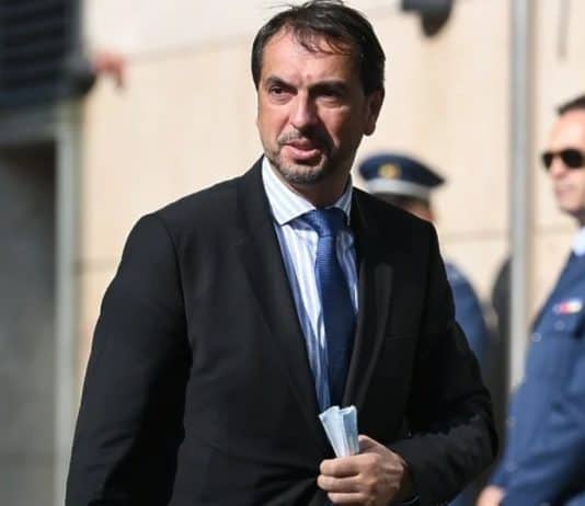 HOĆE LI ČAVARA “POKLONITI SE” SCHMIDTU: Danas bi mogao najaviti imenovanja sudaca Ustavnog suda!?