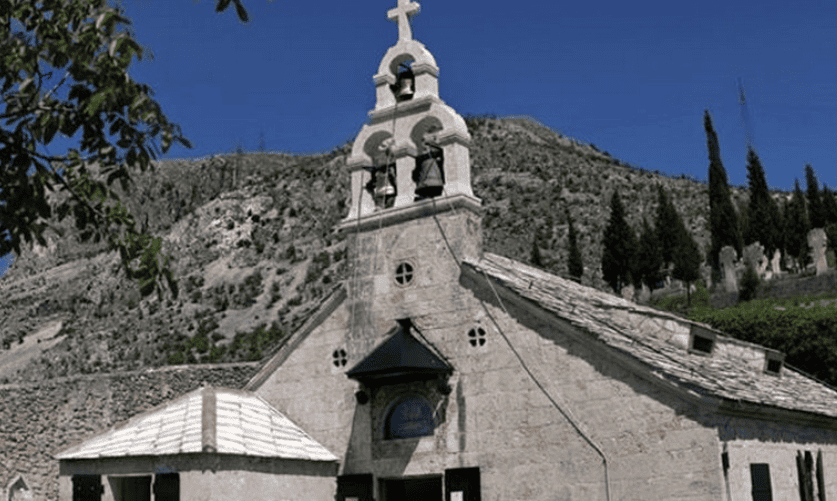 Vandali provalili u Staru crkvu u Mostaru, demolirali unutrašnjost i ukrali novac