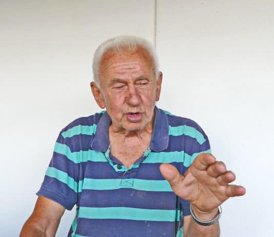 VIDEO: Bugojanac ima 85 godina i 65 godina radnog staža, vozi motor i poručuje ne treba se nikada sekirati