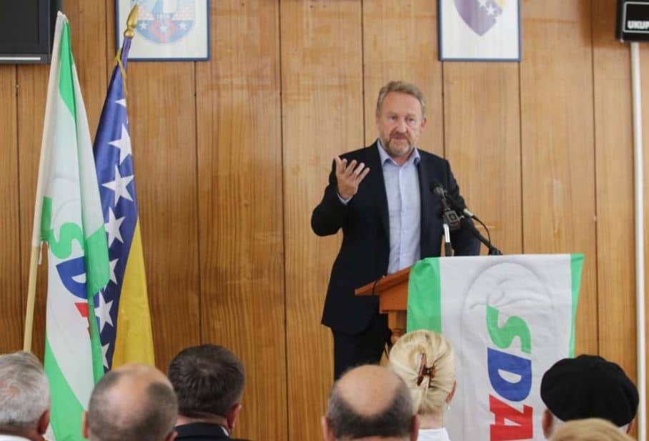 Bakir spominjao susjede, hvalio Fadilovu vladu, obrušio se na neke lobije i kladionice, a evo što je zatražio od Hrvatske i Srbije