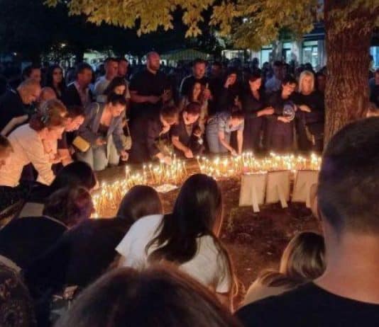 Građani Cetinja zapalili svijeće za tragično stradale sugrađane