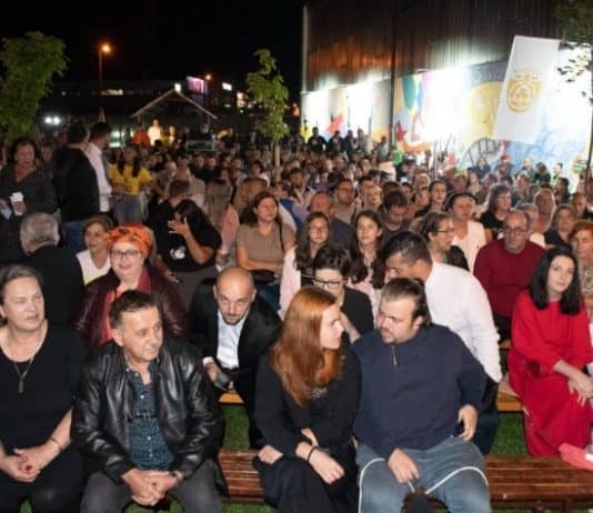 BUSOVAČA: U prepunom amfiteatru premijerno prikazan film “Amanet”