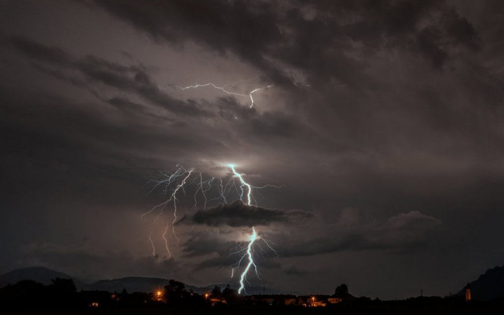 Oluja u Austriji napravila kaos: Pet stradalih, pričinjena velika šteta