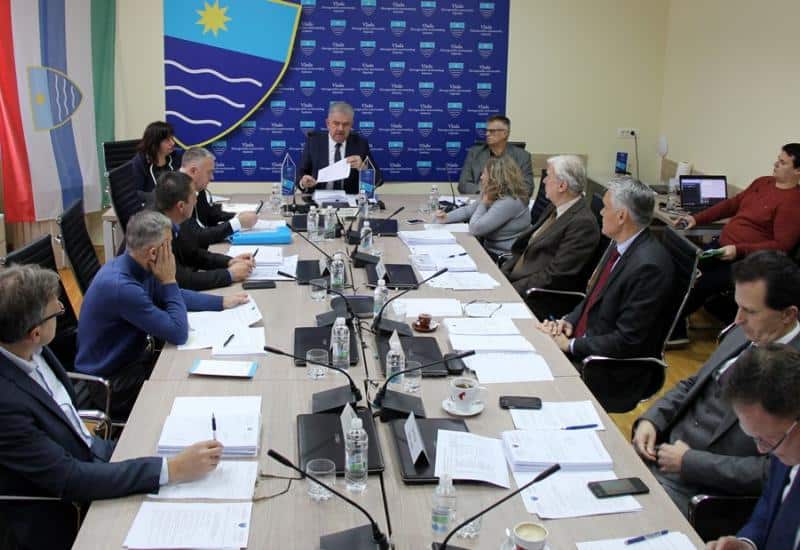 Zapelo s nabavkom udžbenika u HNŽ-u: što čeka ministar Hadžović?