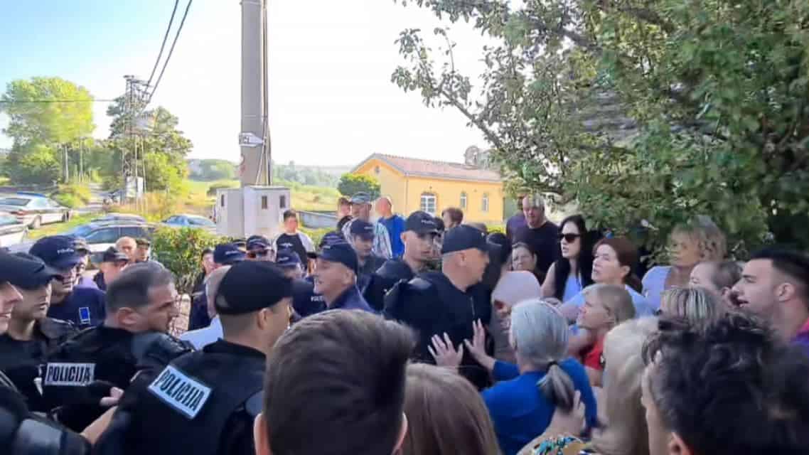 Buđenje naroda u Livnu! U velikom prosvjedu više osoba privedeno, ima i ozlijeđenih, evo o čemu je riječ