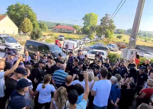 Protesti građana Livna: Naguravanje s policijom, hapšenja i povrede!