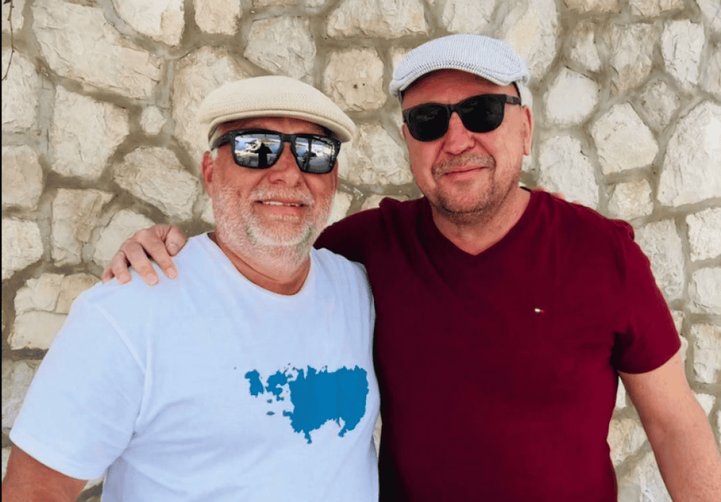 Orban je još u Hrvatskoj. Prepoznajete li ga na ovoj fotki? Mnoge je zbunila karta na majici…