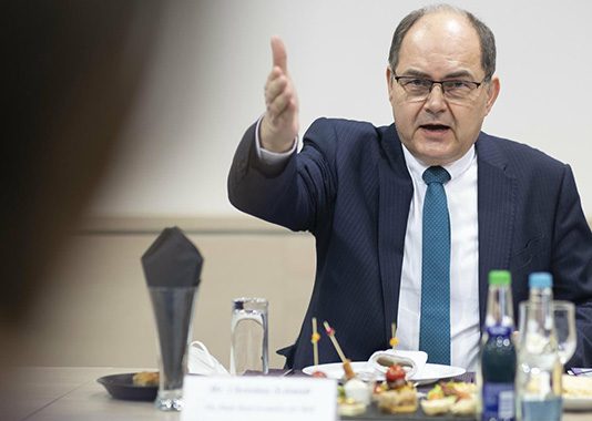 Istraga.ba saznaje da će Schmidt nametnuti izmjene izbornog zakona do 15. rujna i osigurati legitimno predstavljanje u Domu naroda FBiH