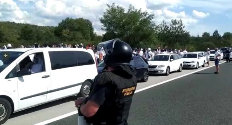 Torcidaši opet napravili incident na A1. Maskirali su se i ponijeli palice, policija objavila detalje