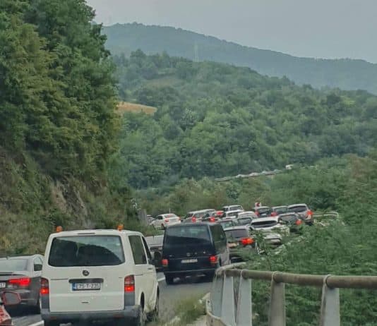 FOTO/ Pogledajte kilometarske kolone kod Bradine
