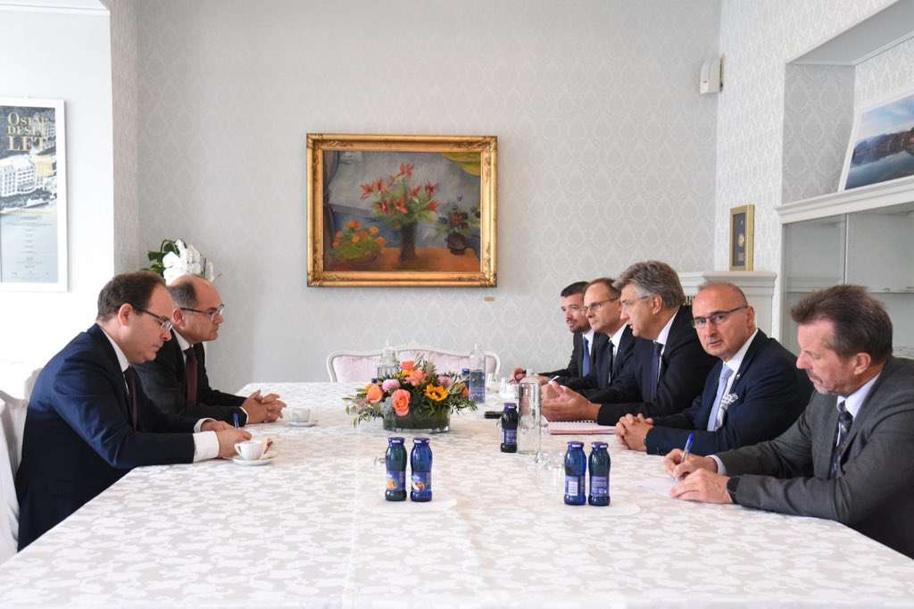 Plenković razgovarao sa Schmidtom, evo što je rekao nakon sastanka s visokim predstavnikom na Bledskom forumu