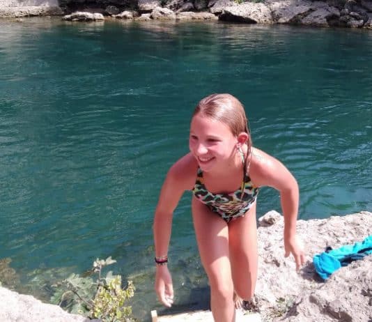 Ko je djevojčica koja je skočila sa Starog mosta u Mostaru?