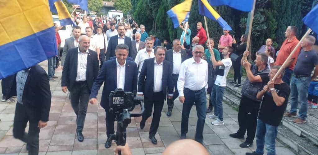 Na zajedničkoj konvenciji (pro) bošnjačke oporbe u Novom Travniku okupilo se više od 1000 građana, evo poruka