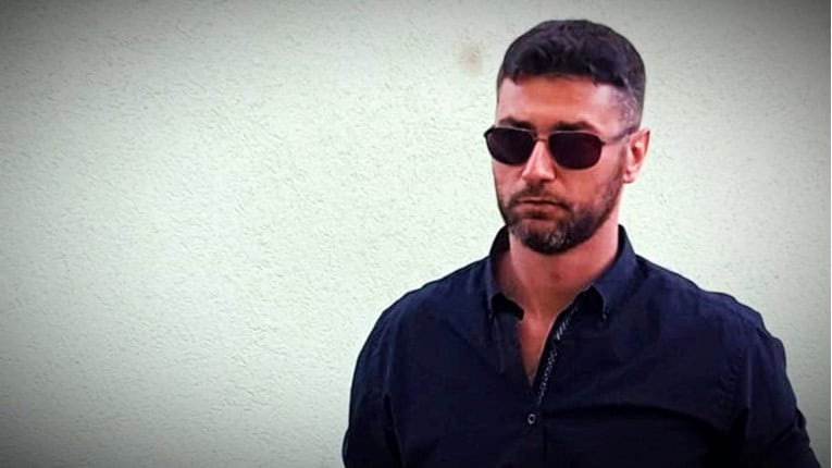 Hodža – maneken tukao suprugu pred djecom, prethodno je izvrijeđao: “Kravo jedna, smeće, ti si maloumna”