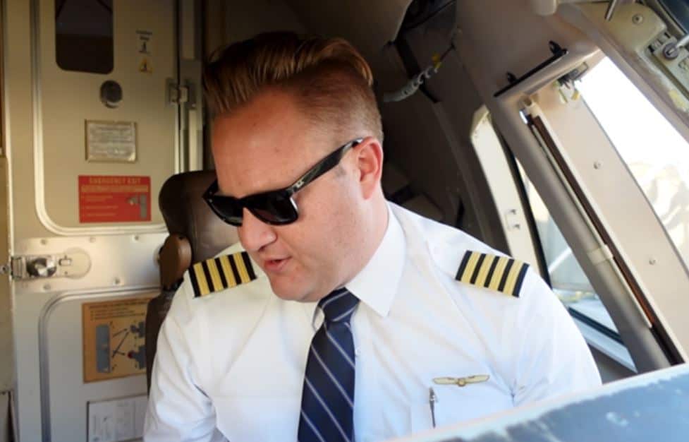 Avion u golišavoj neprilici: pilot zaprijetio da neće poletjeti ako putnici ne prestanu dijeliti gole fotke