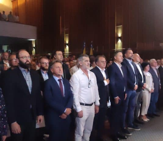 Novi Travnik: Birači Ujedinjene oporbe napunili salu Doma kulture na zajedničkoj konvenciji