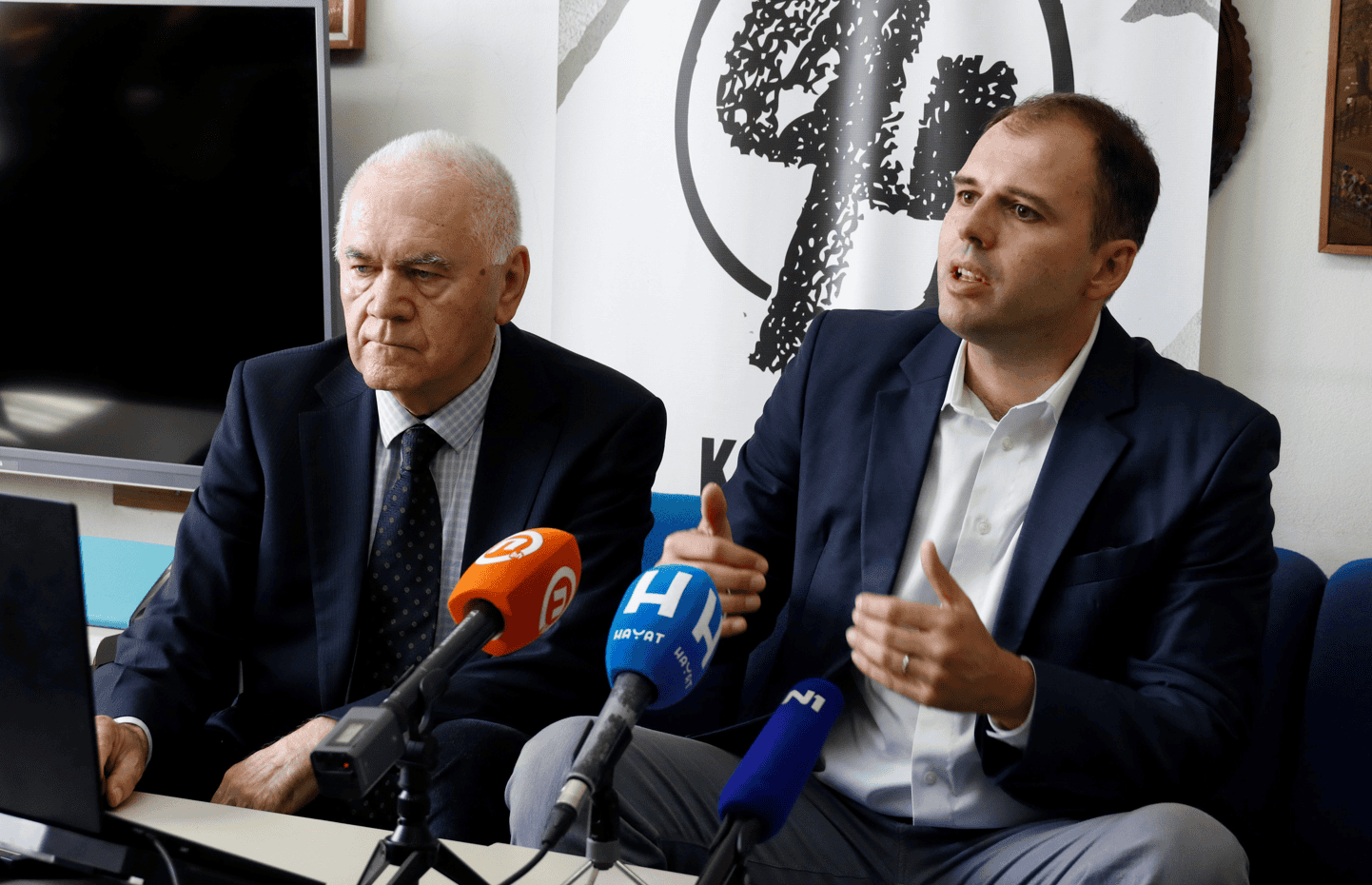 Krug zavisnih poluintelektualaca