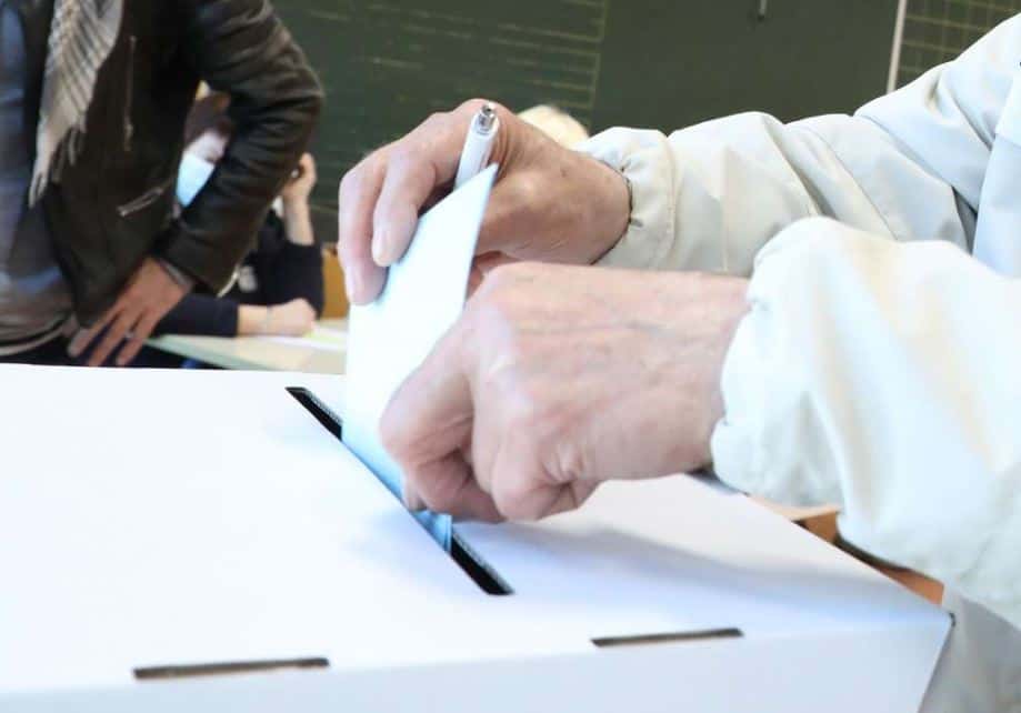 Dražen iz Tuzle se krenuo potpisati na glasanju, a onda je uslijedio šok. Vidio je imena pokojnog djeda, bake i tetke…