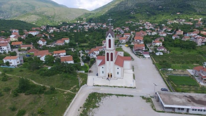 Užas u mostarskom naselju Ilići! Susjed pucao na susjeda jer mu je smetalo to što ovaj radi: „šta više tučeš taj lim dosta te je više“