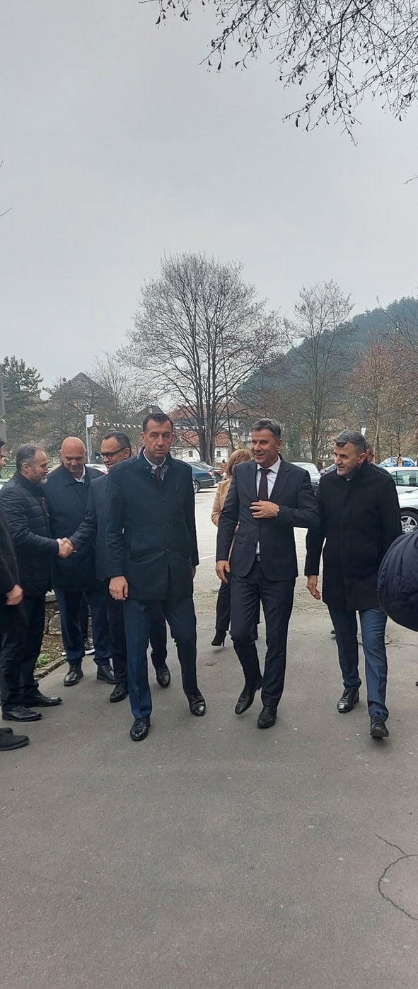 Svečanom sjednicom Općinsko vijeće obilježilo Dan državnosti. Premijer Federacije posjetio Jajce.