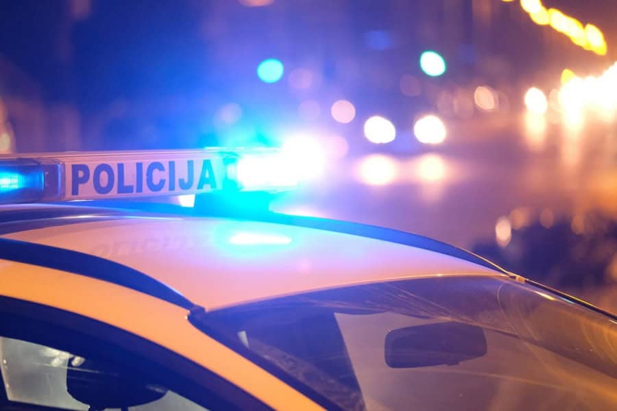 Benzinom zalio, pa zapalio stubište: Jedan stan izgorio, u njemu pronađena ženska osoba