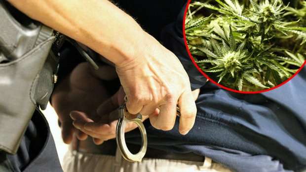 Muškarac uhićen s drogom pa nakon toga izjavio da u kući posjeduje određenu količinu marihuane i automatsku pušku