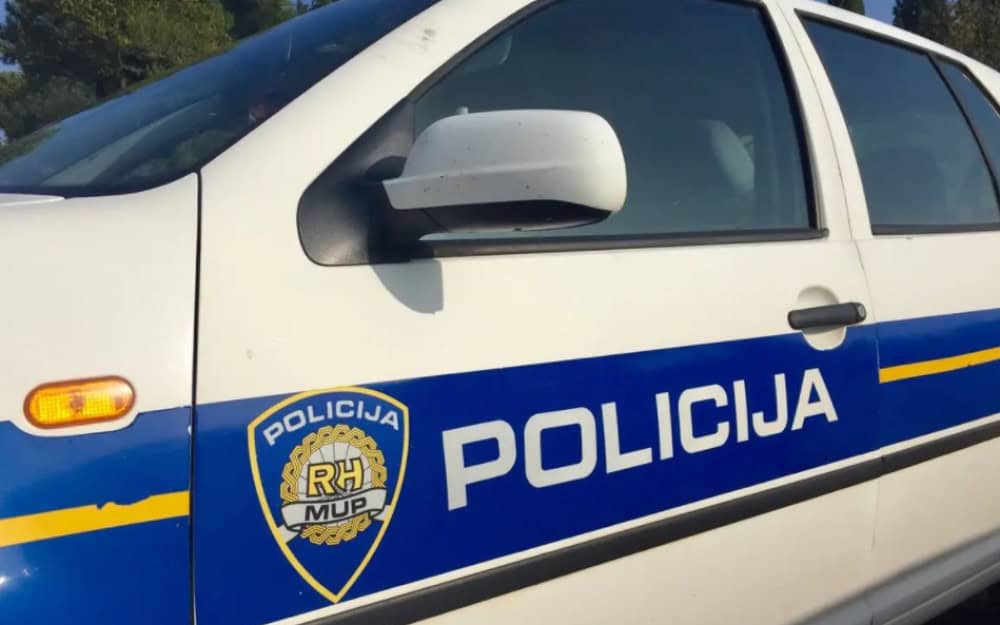 Neregistriranim motociklom sletio u rijeku, izvukli ga prolaznici